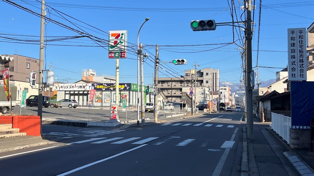 セブンイレブンが見える信号